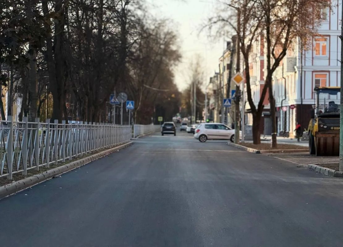 На улице Чичерина уложили асфальт