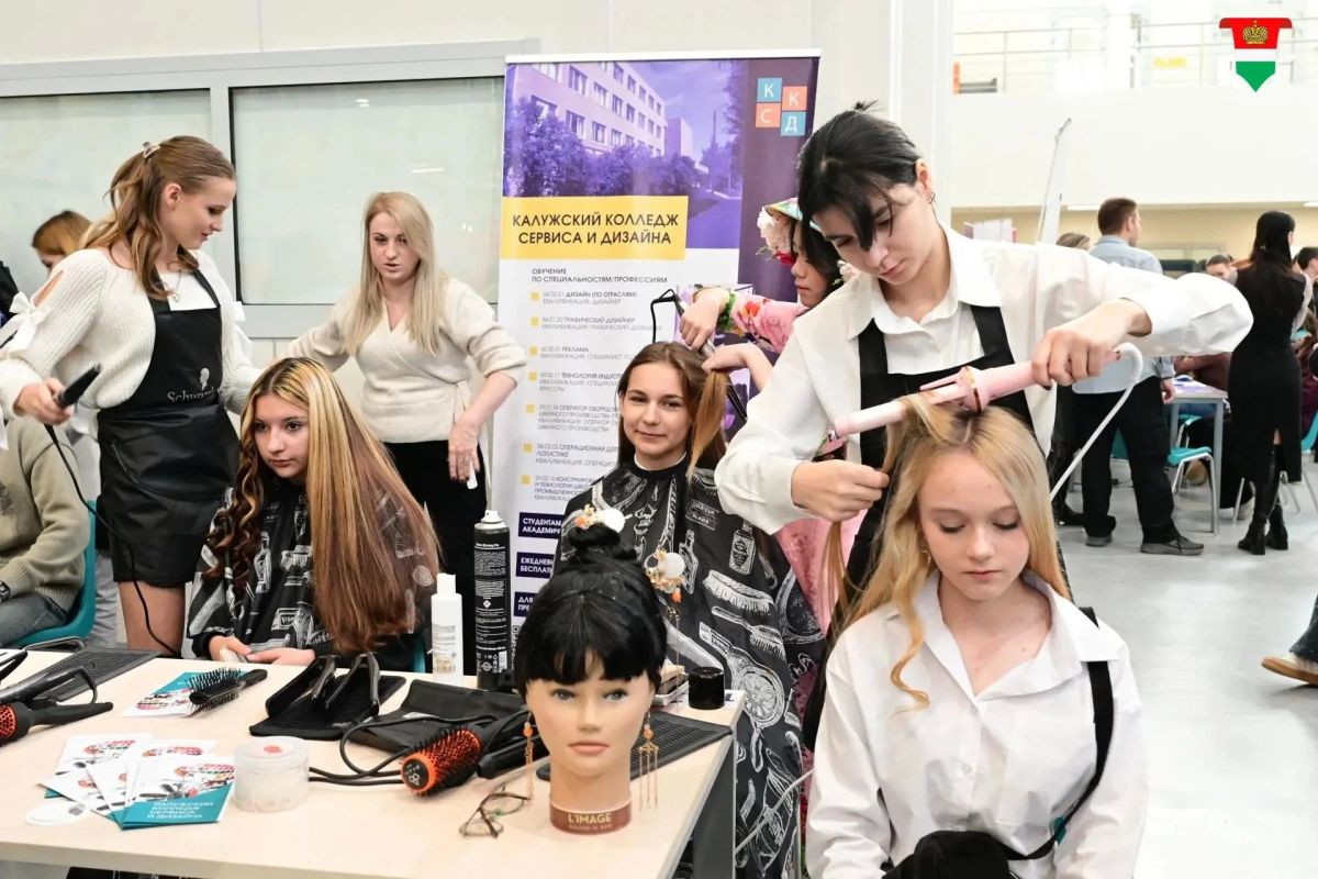 Более 2000 школьников региона посетили ярмарку учебных мест Более 2000 школьников региона посетили ярмарку учебных мест