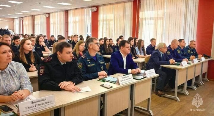 В Калуге состоялась конференция экспертов для будущих юристов по вопросам судебной экспертизы В Калуге состоялась конференция экспертов для будущих юристов по вопросам судебной экспертизы