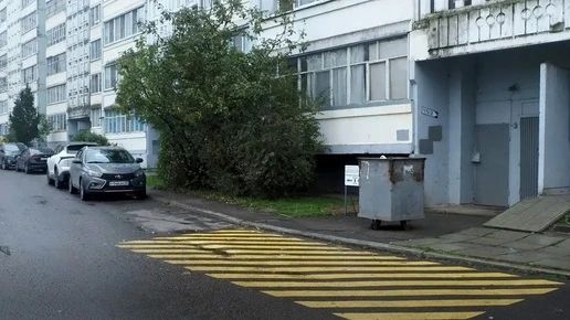 В Обнинске яркой разметкой обозначили границы парковки у мусорных площадок