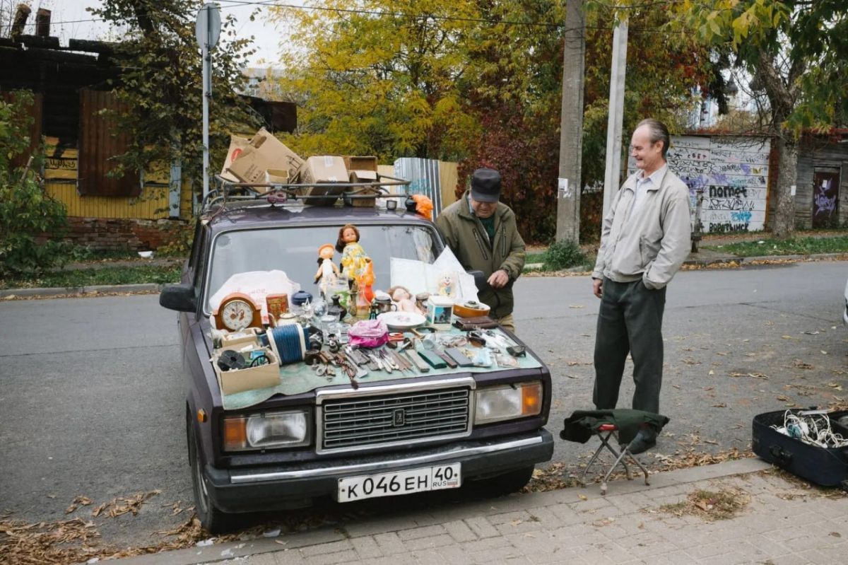 Барахолка в Калуге. "Поход на местную барахолку — это всегда непредсказуемый квест Барахолка в Калуге. "Поход на местную барахолку — это всегда непредсказуемый квест