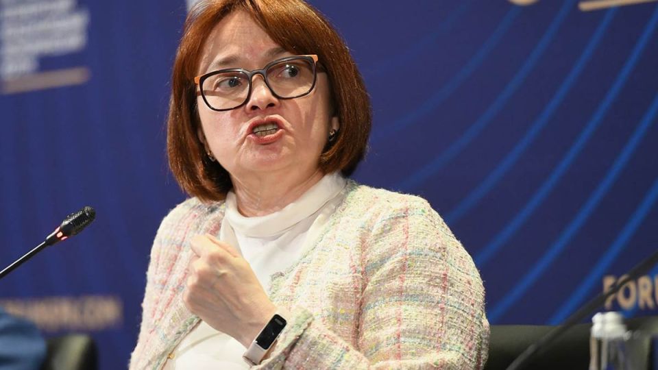 Деньги в кармане или на счету: россияне выбирают безопасность