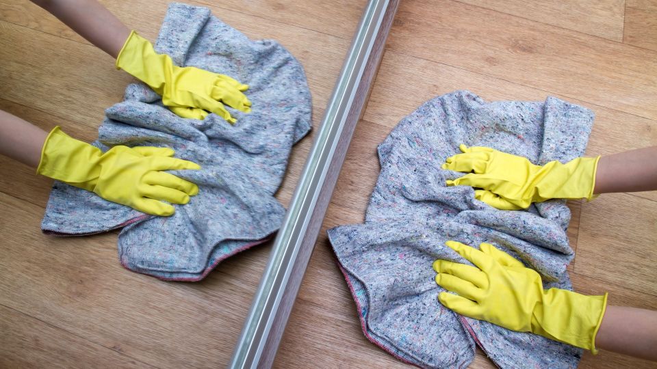 Даже сильные загрязнения исчезнут с линолеума: профессиональный клинер раскрыла секрет