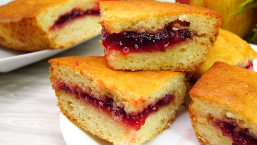 Нежный заливной пирог с вареньем: секрет идеального десерта