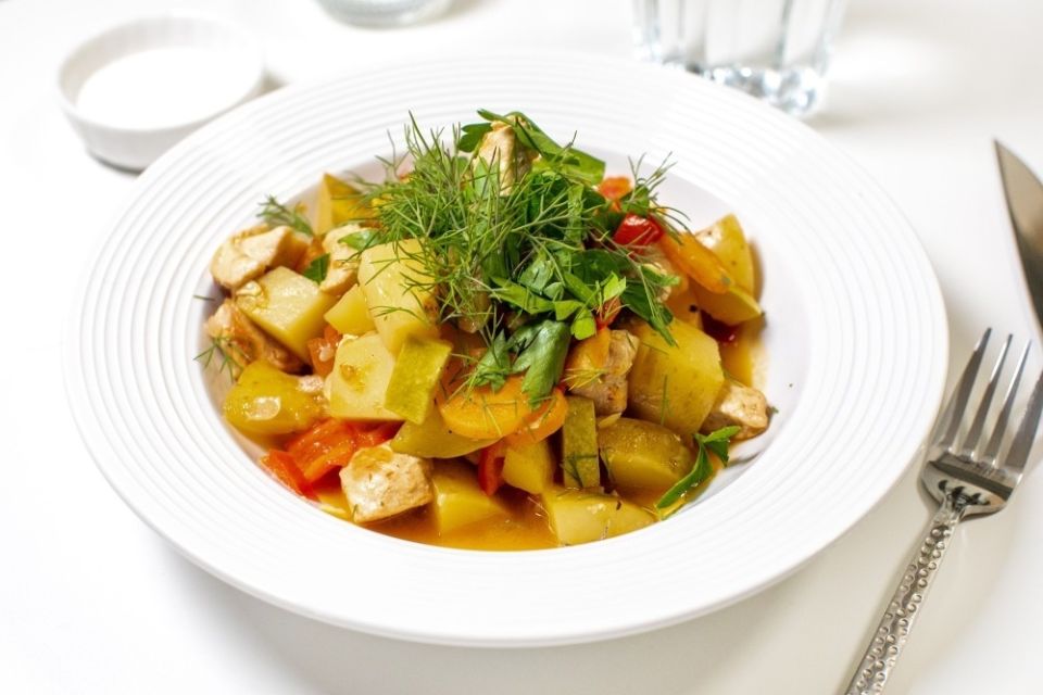 Легкое и вкусное овощное рагу: идеальный ужин для весны