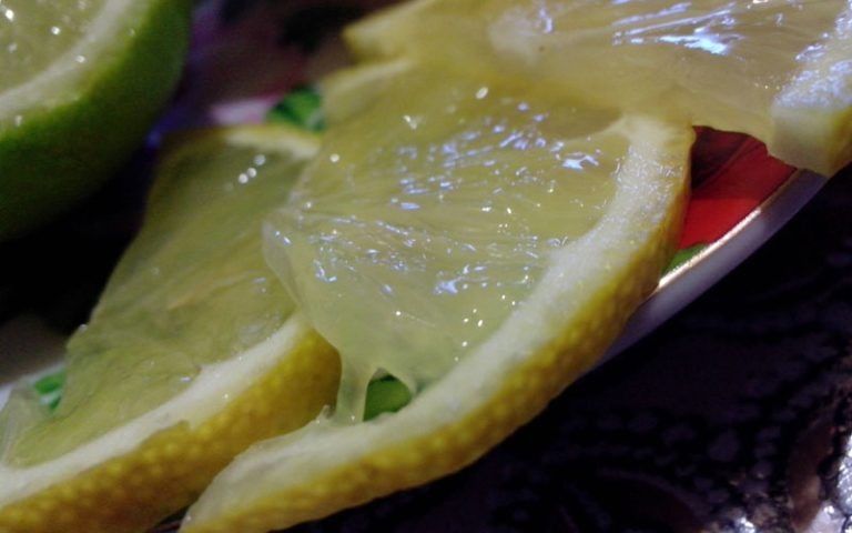 Утренний ритуал: Как вода с лимоном влияет на здоровье