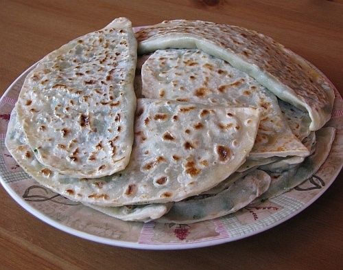 Кутабы с зеленью: сочное летнее угощение