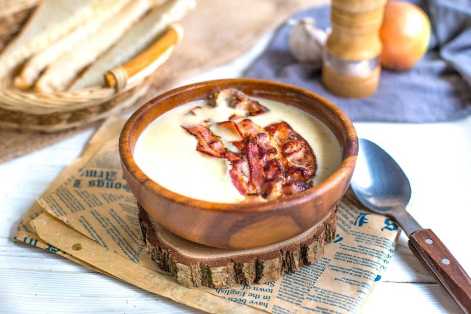 Насыщенный картофельный крем-суп «Сытый Джо» с беконом и моцареллой