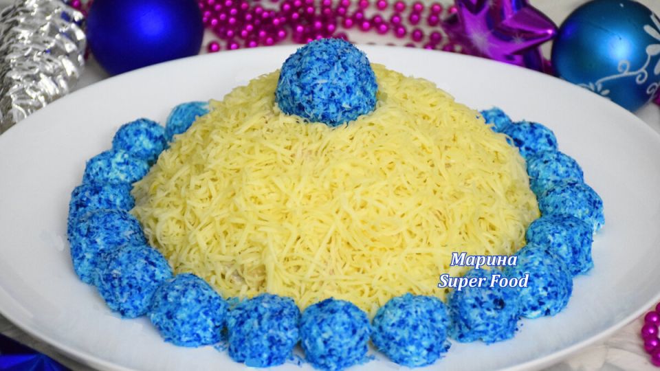 Праздничный салат «Шапка Снегурочки»: готовим с удовольствием